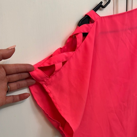 Express Pink Blouse with Cutout Short Sleeves. Size L. - Picture 5 of 5